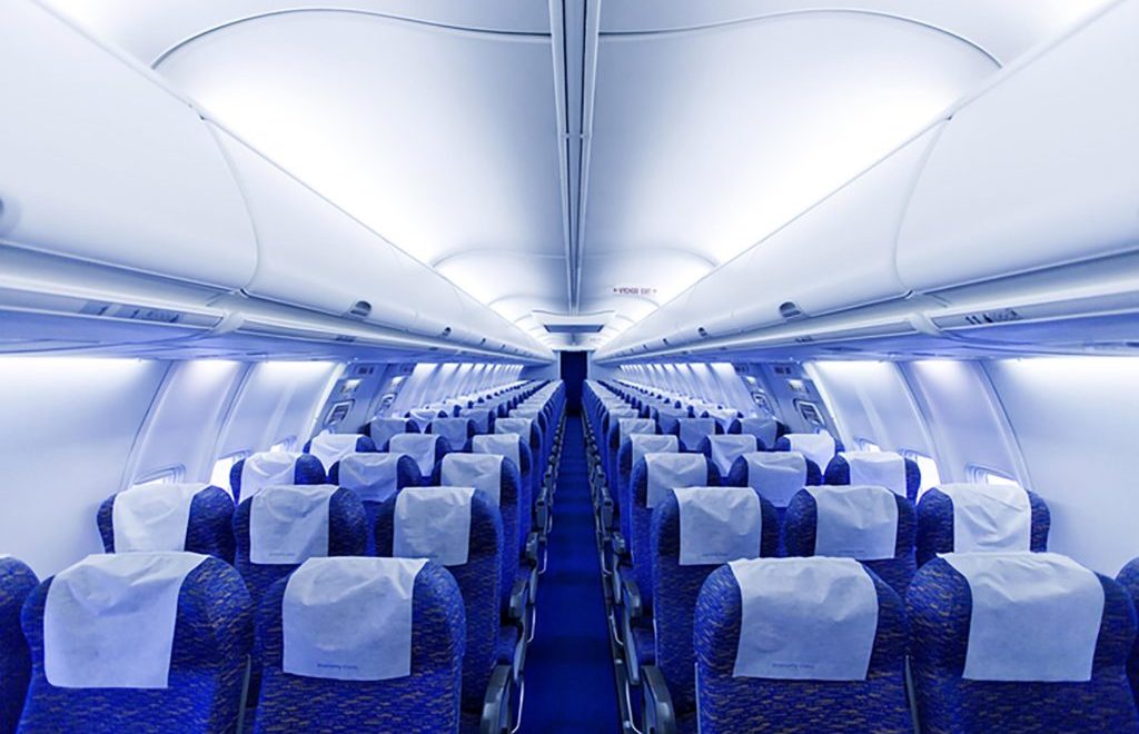 چرا فضای داخلی بیشتر هواپیماها به رنگ آبی است؟