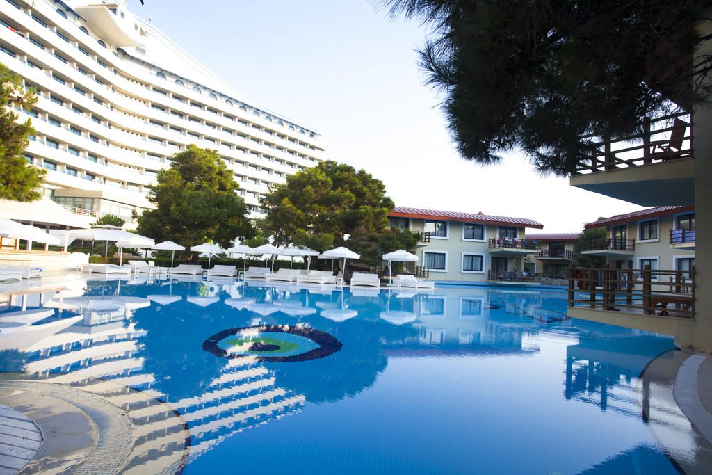 امکانات و خدمات ارائه شده هتل تایتانیک آنتالیا به مهمانانش